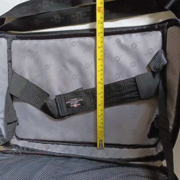 SwissGear black Laptop Case adjustable strap and luggage strap 17"x12.5"x3" - Picture 17 of 17
